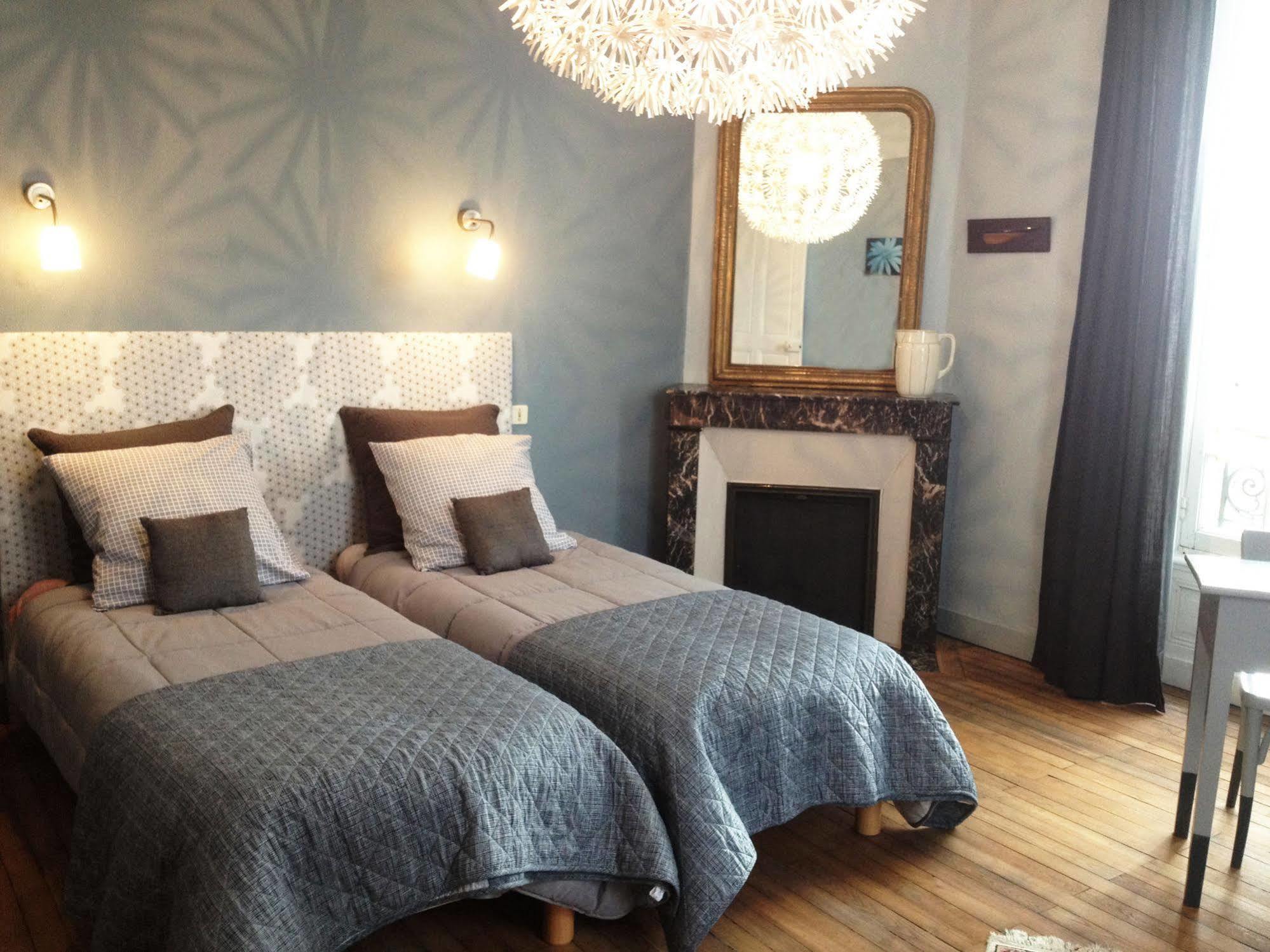 Bed and Breakfast Le 14 St Michel Жослен Экстерьер фото