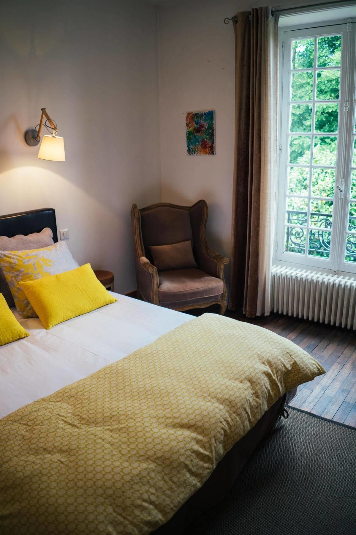 Bed and Breakfast Le 14 St Michel Жослен Экстерьер фото